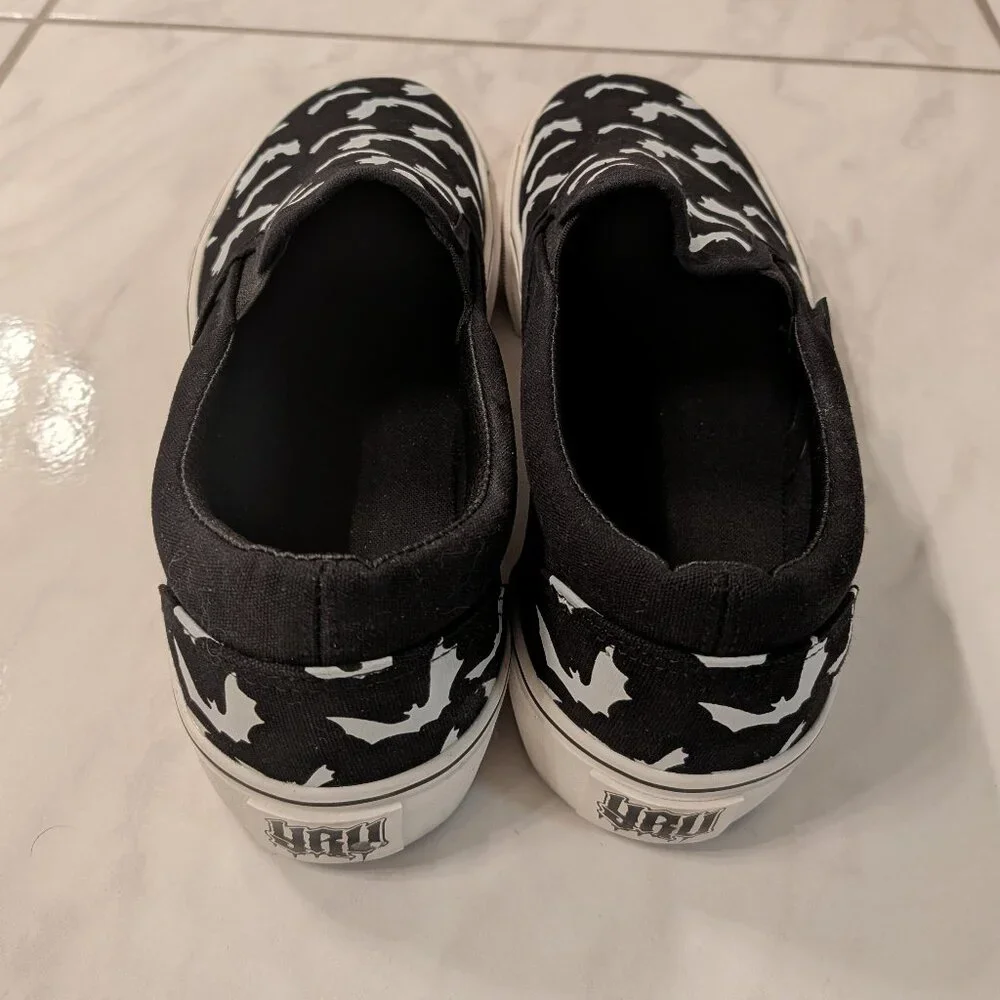 YRU Bat Shoes - White Bats on Black Background with White Platform Soles - Picture 6 of 9